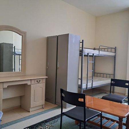 Top House Hostel Abu Dhabi Ngoại thất bức ảnh