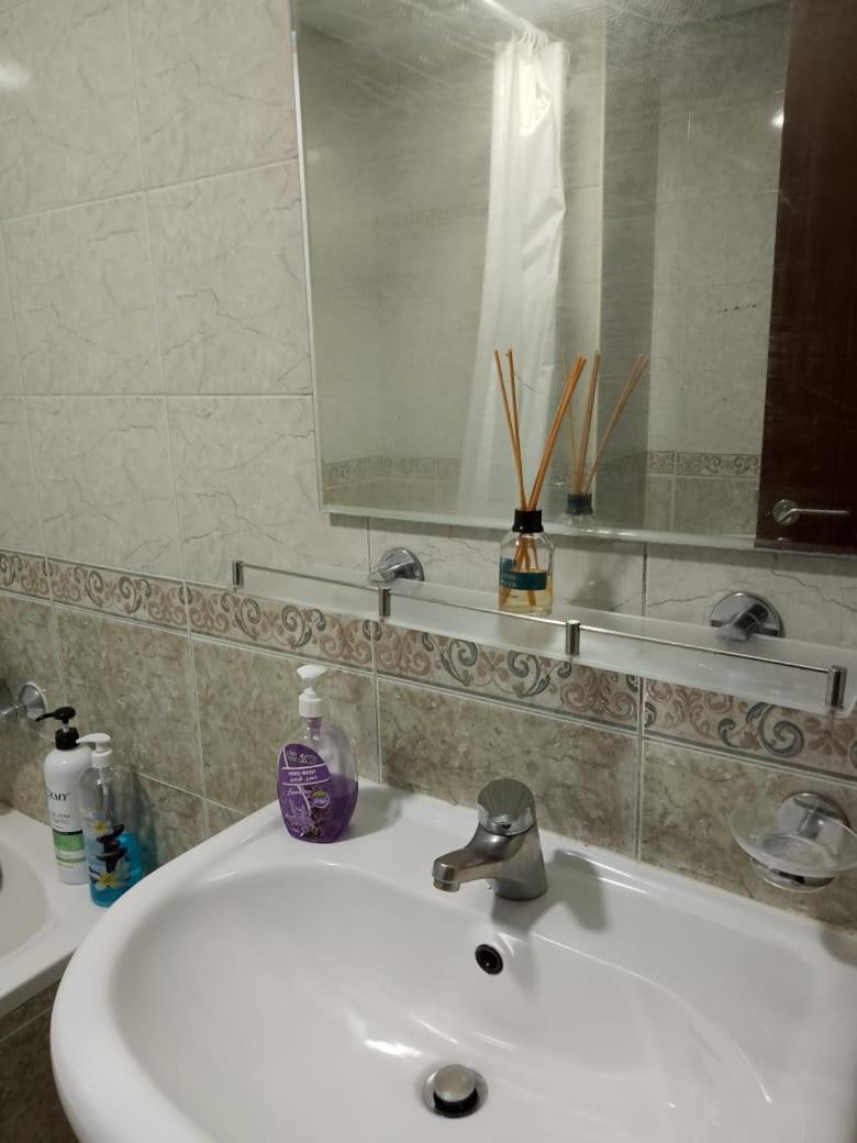 Top House Hostel Abu Dhabi Ngoại thất bức ảnh